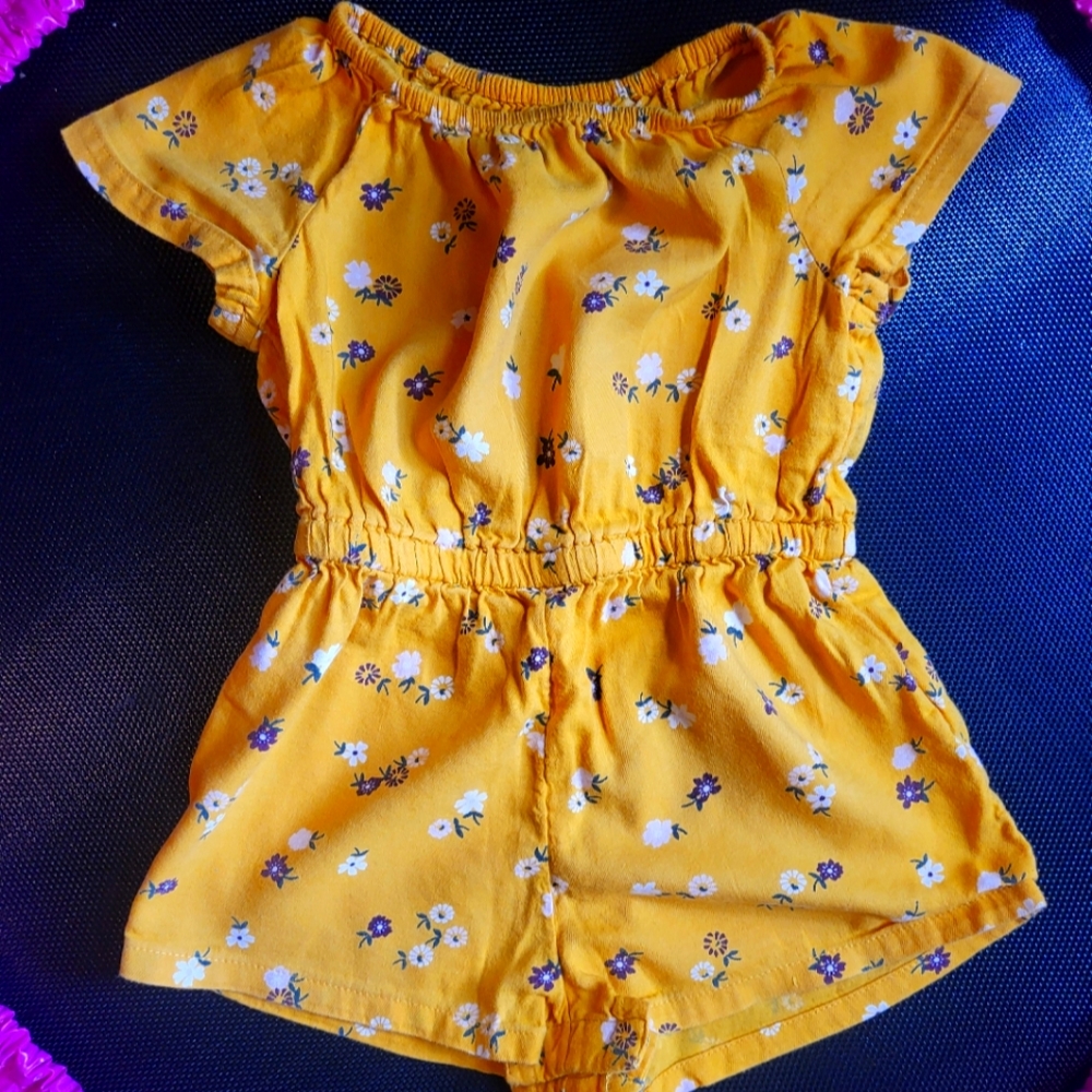 Baby girl Old Navy Romper 12-18m